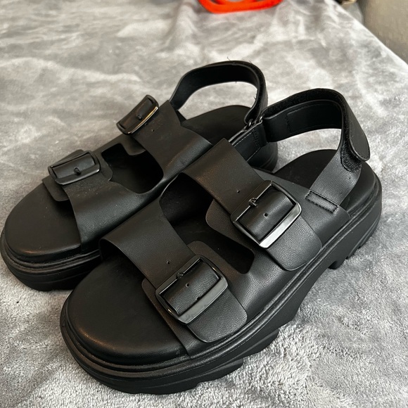 H&M NEW WITHOUT TAGS Velcro & Buckle Sandals - Picture 2 of 6
